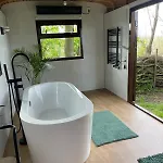 Flower Power Bed & Breakfast 3*
