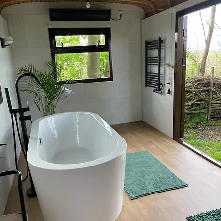 Flower Power Bed and breakfast 3*