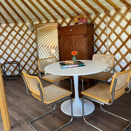 Flower Power Bed and breakfast 3*